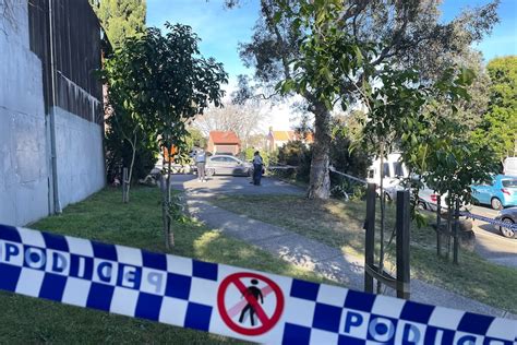 Police say underworld figure shot dead in car in Sydney's east .